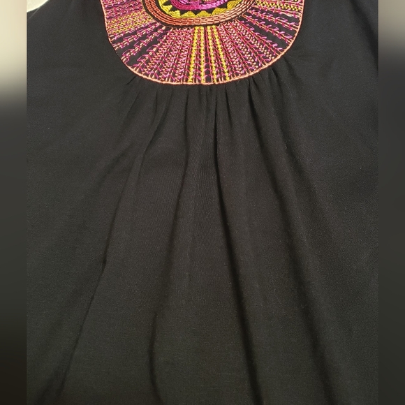 Ella Moss Women’s Black and Colorful Embroidered Sleeveless Top V Neck Size M - Picture 8 of 13